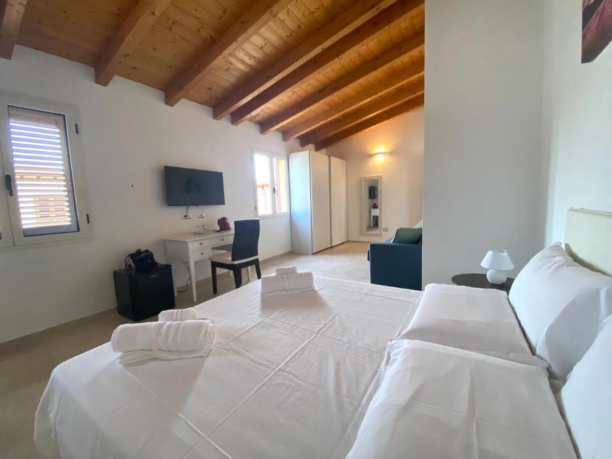 Punto Zero Rooms سان تيودورو المظهر الخارجي الصورة